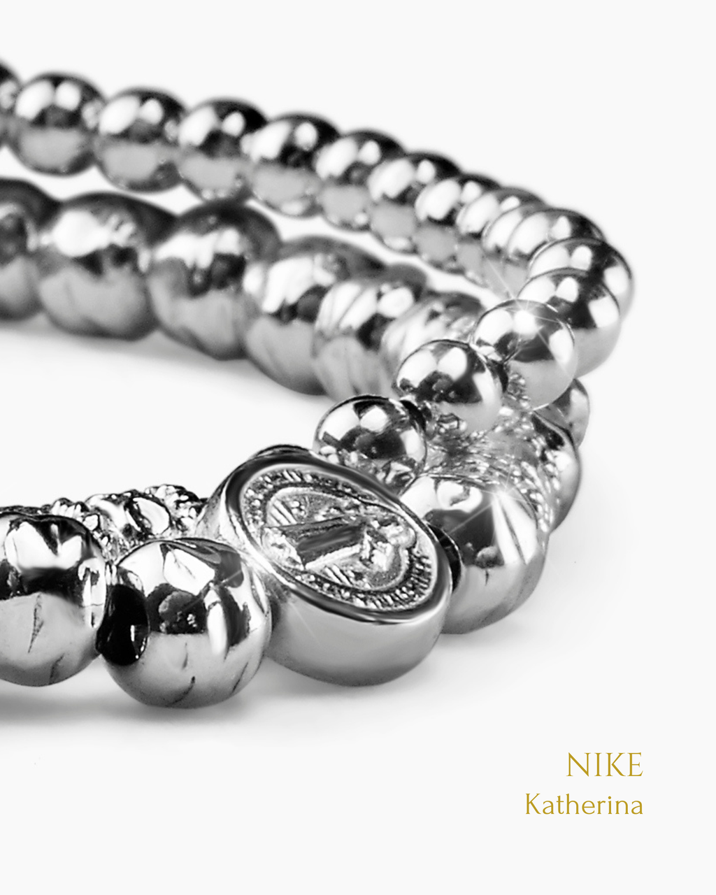 Doppelt drehbares Herrenarmband in Silber mit kleinen und großen Kugeln und individuellem Flügelanhänger